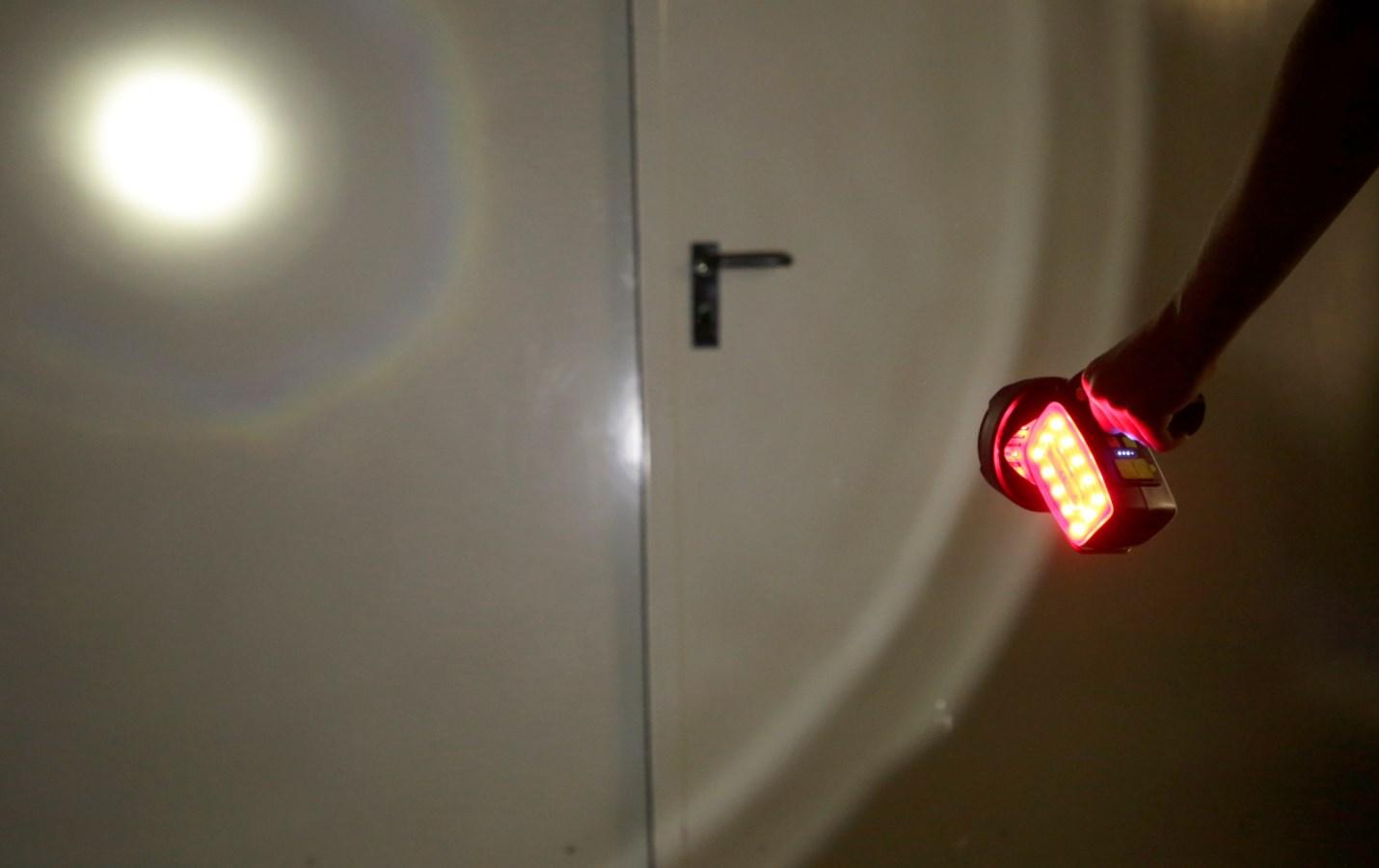 Hordozható LED lámpa akkumulátorral – 5 W, 350 lm, powerbank funkció
