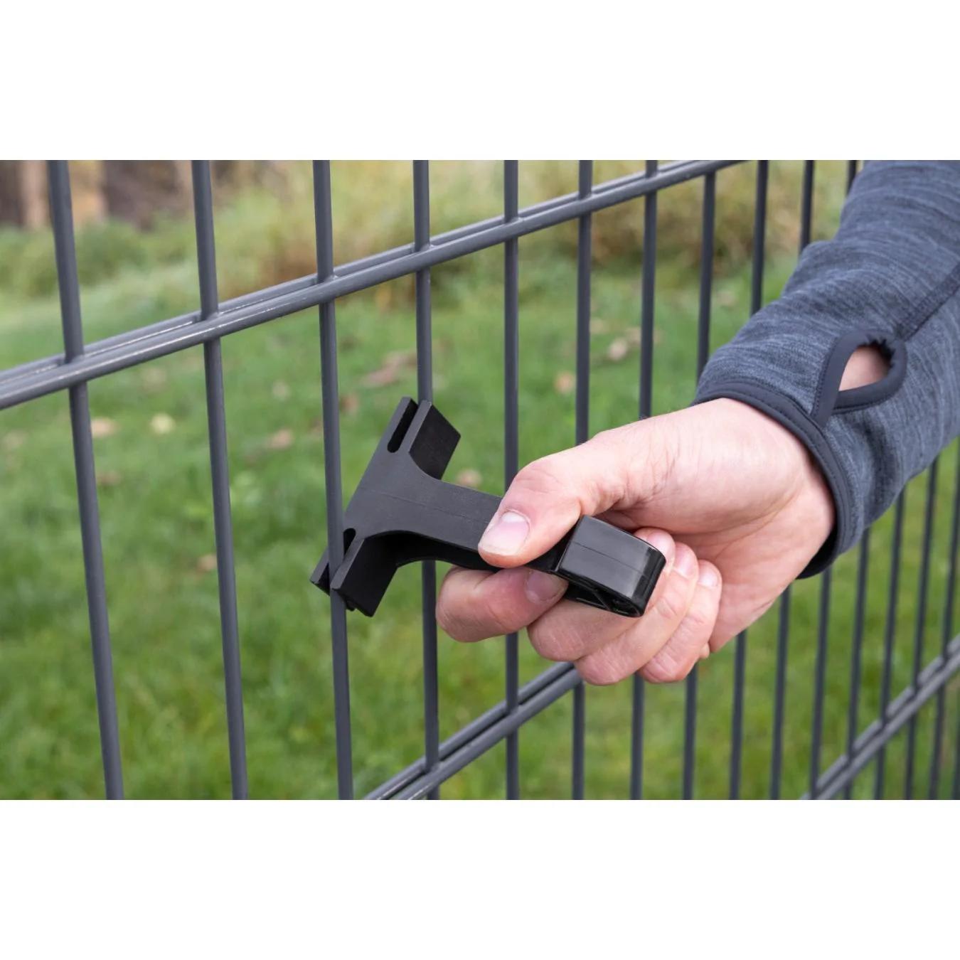 NEXON electric fence insulator with panel mount