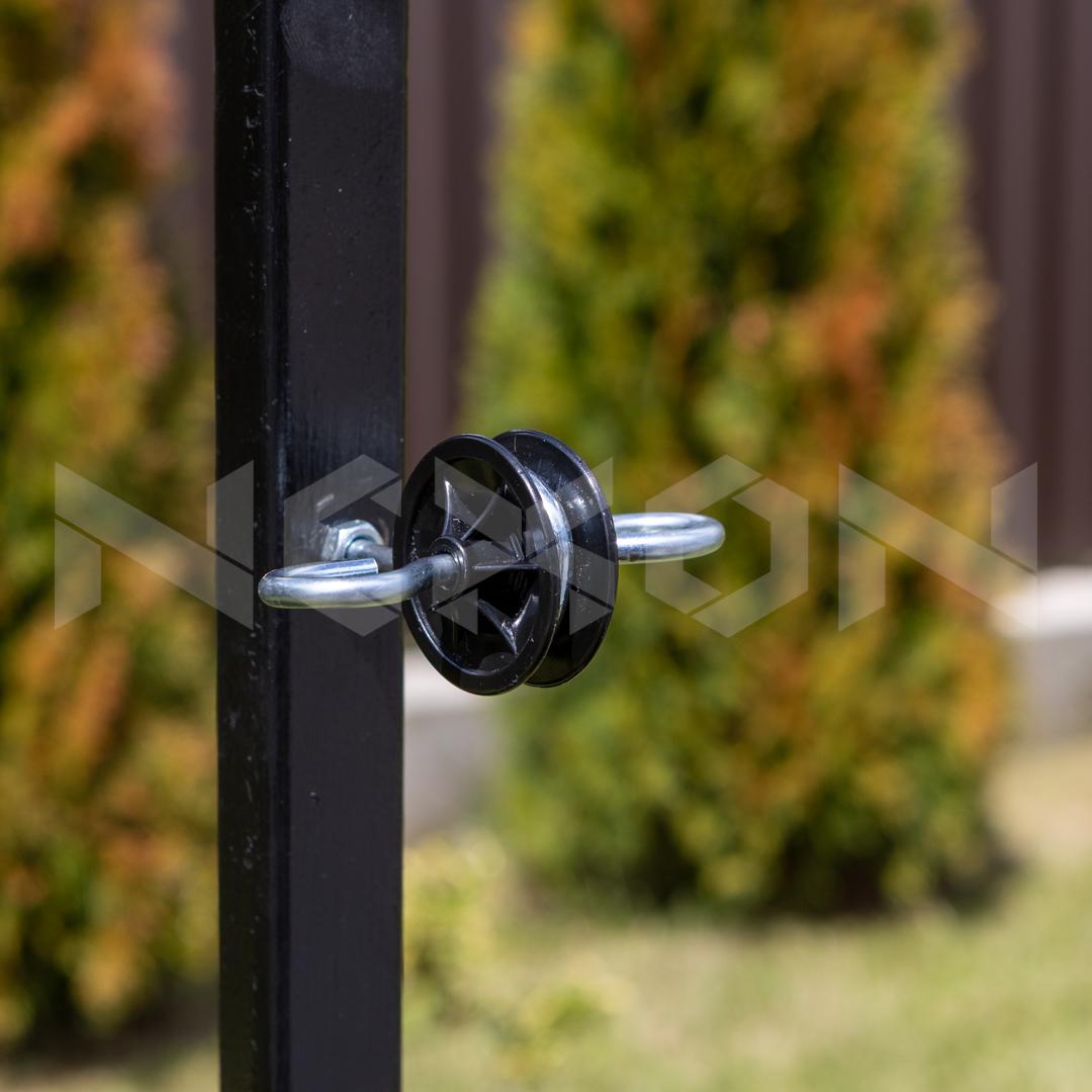 Izolator dublu cu surub metric pentru poarta gard electric NEXON