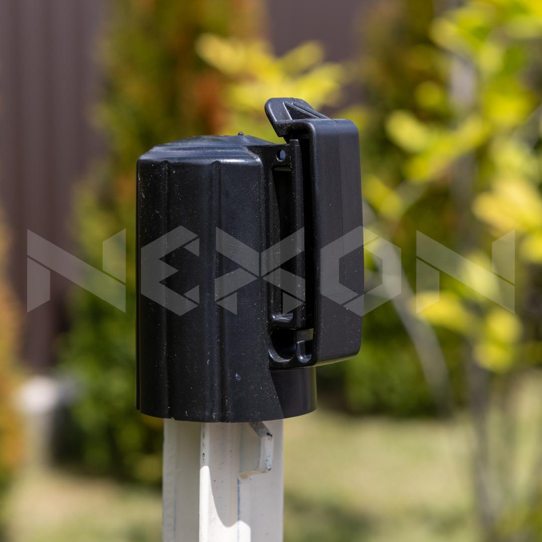 Izolator in cap de stalp T-Post NEXON modular, negru