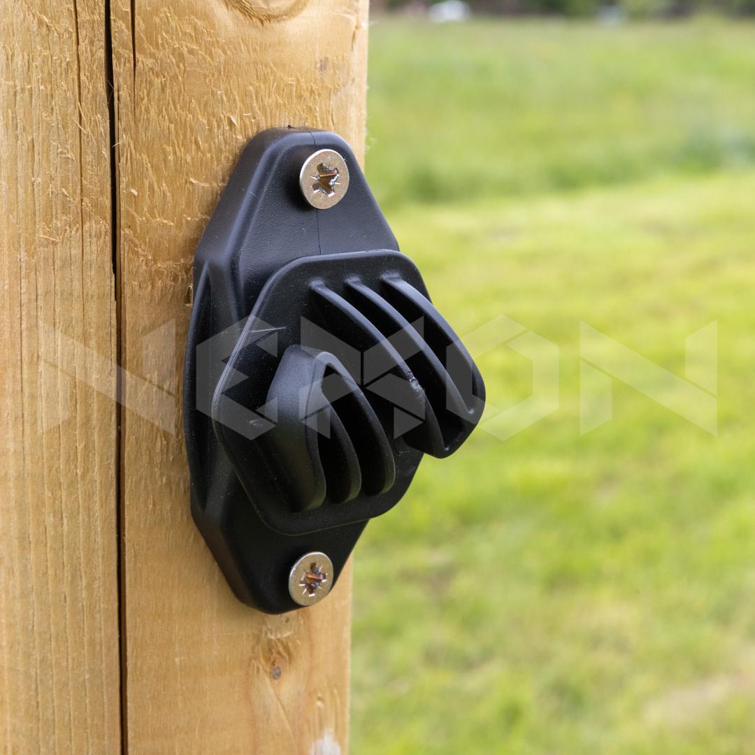 Izolator plat pentru gard electric permanent NEXON