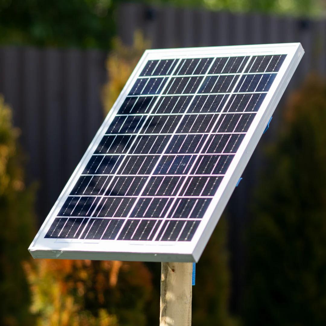 NEXON HeavyShock 50W solar panel with mount for electric fence