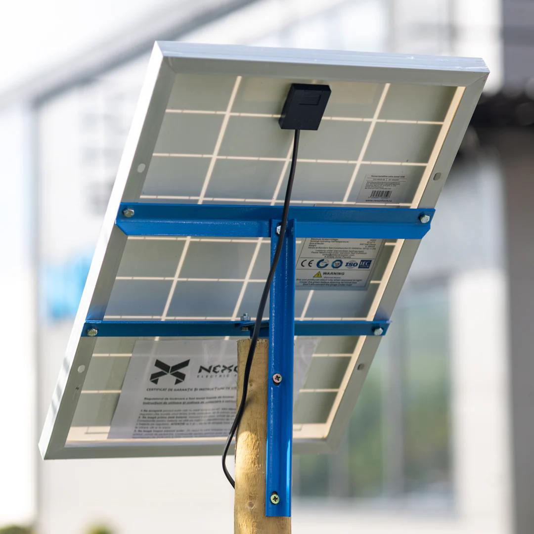NEXON HeavyShock 50W solar panel with mount for electric fence