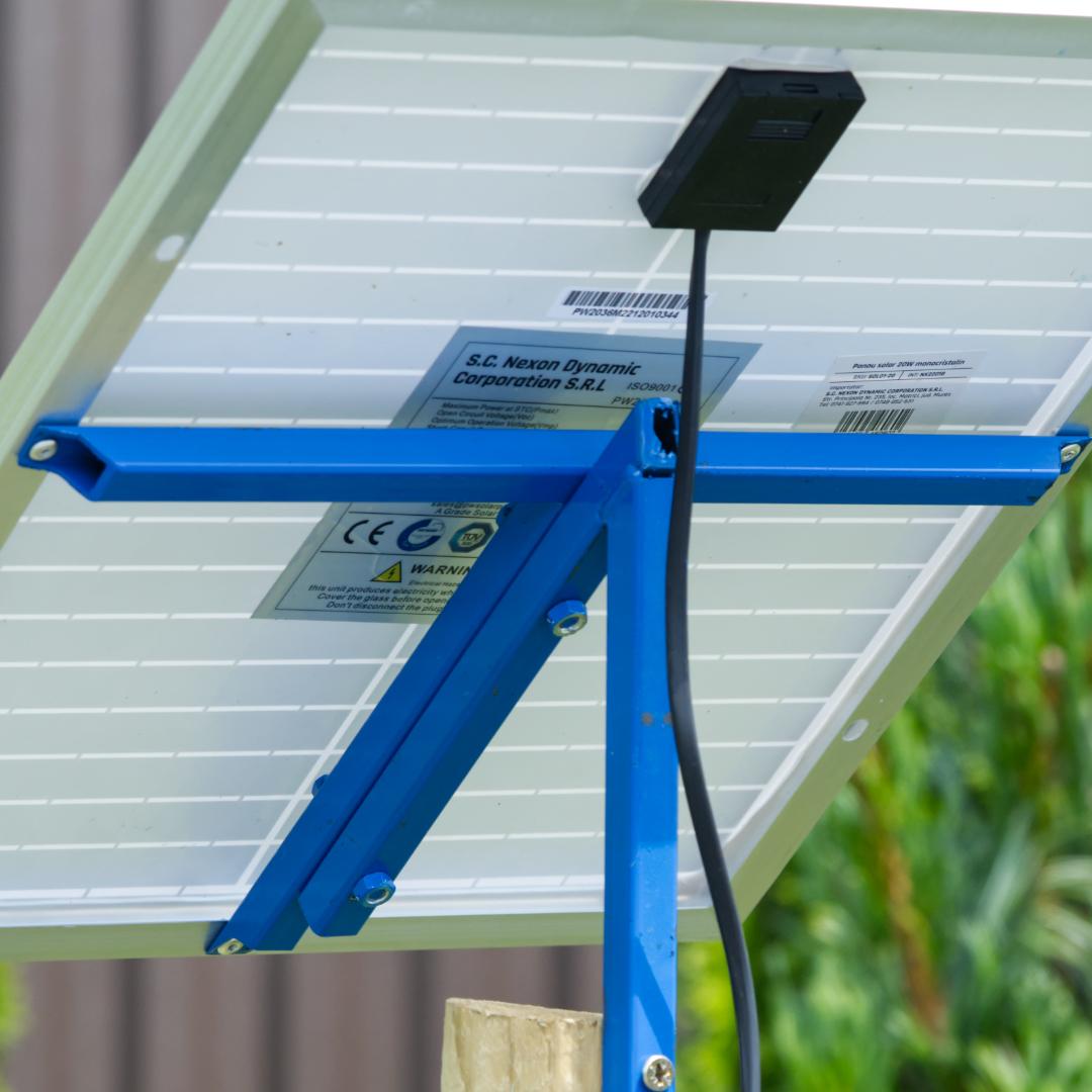 HeavyShock NEXON 20W Napelem tartóval